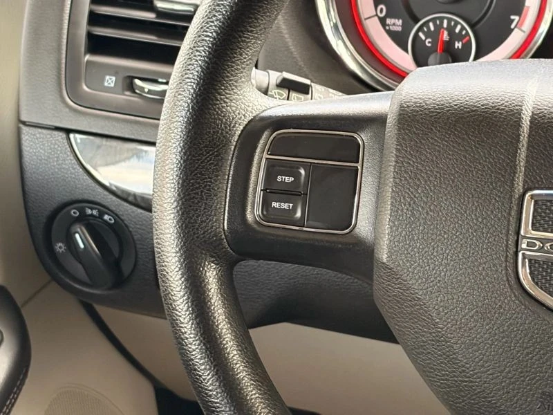 2019 Dodge Caravan - Image 7 of 11