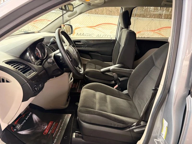 2019 Dodge Caravan - Image 5 of 11