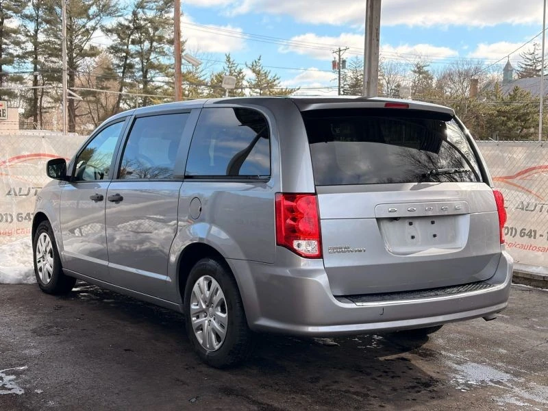 2019 Dodge Caravan - Image 8 of 12