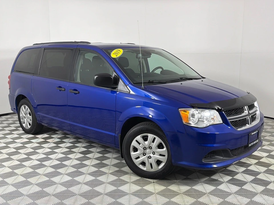 2019 Dodge Caravan - Image 2 of 12