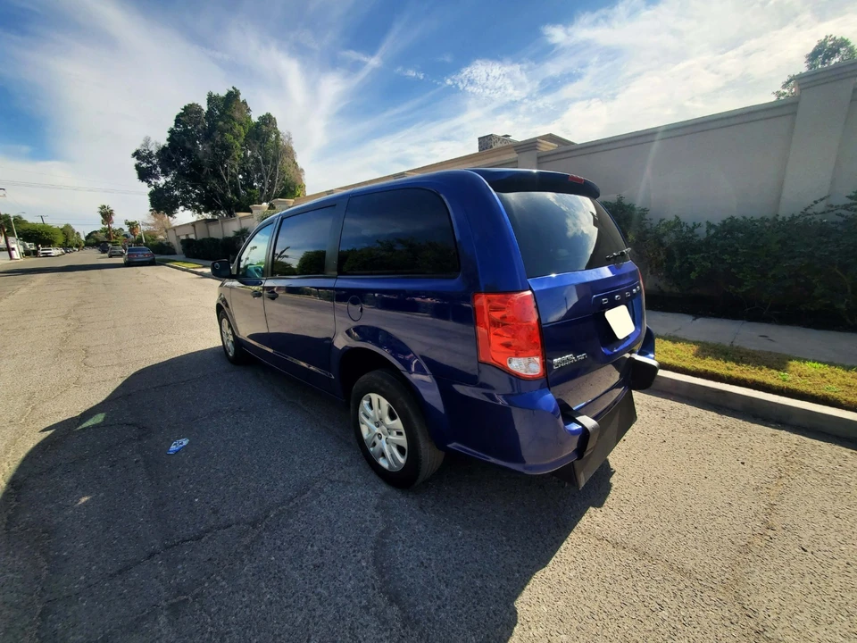 2019 Dodge Caravan - Image 5 of 21