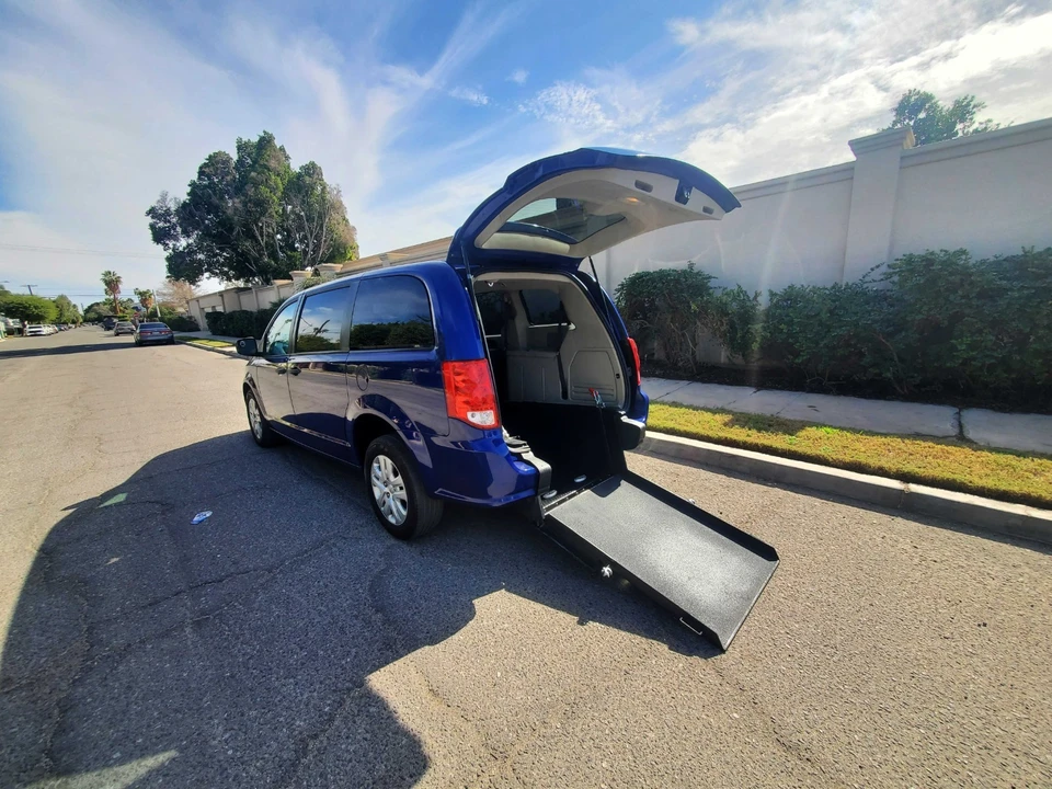 2019 Dodge Caravan - Image 12 of 21
