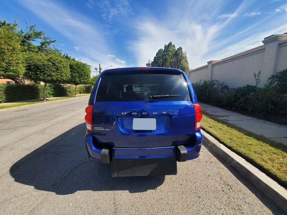 2019 Dodge Caravan - Image 6 of 21