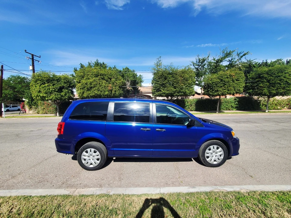 2019 Dodge Caravan - Image 8 of 21