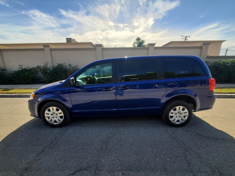2019 Dodge Caravan - Image 4 of 21