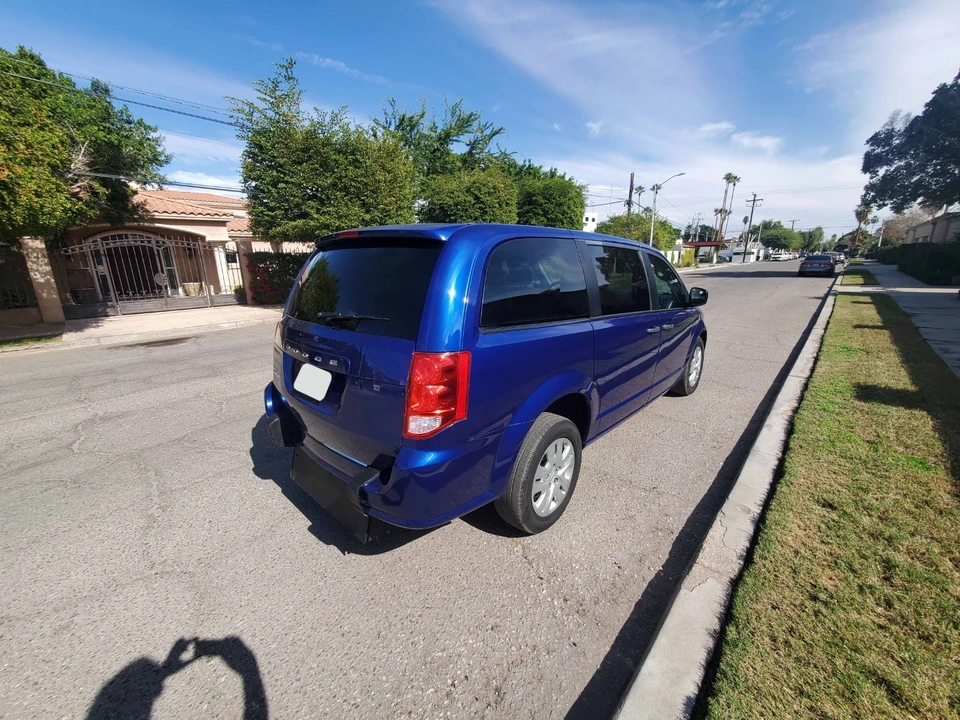 2019 Dodge Caravan - Image 7 of 21