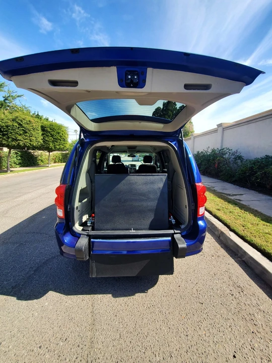 2019 Dodge Caravan - Image 10 of 21