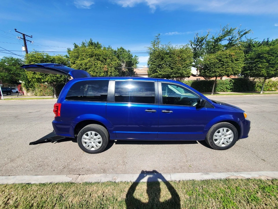 2019 Dodge Caravan - Image 20 of 21
