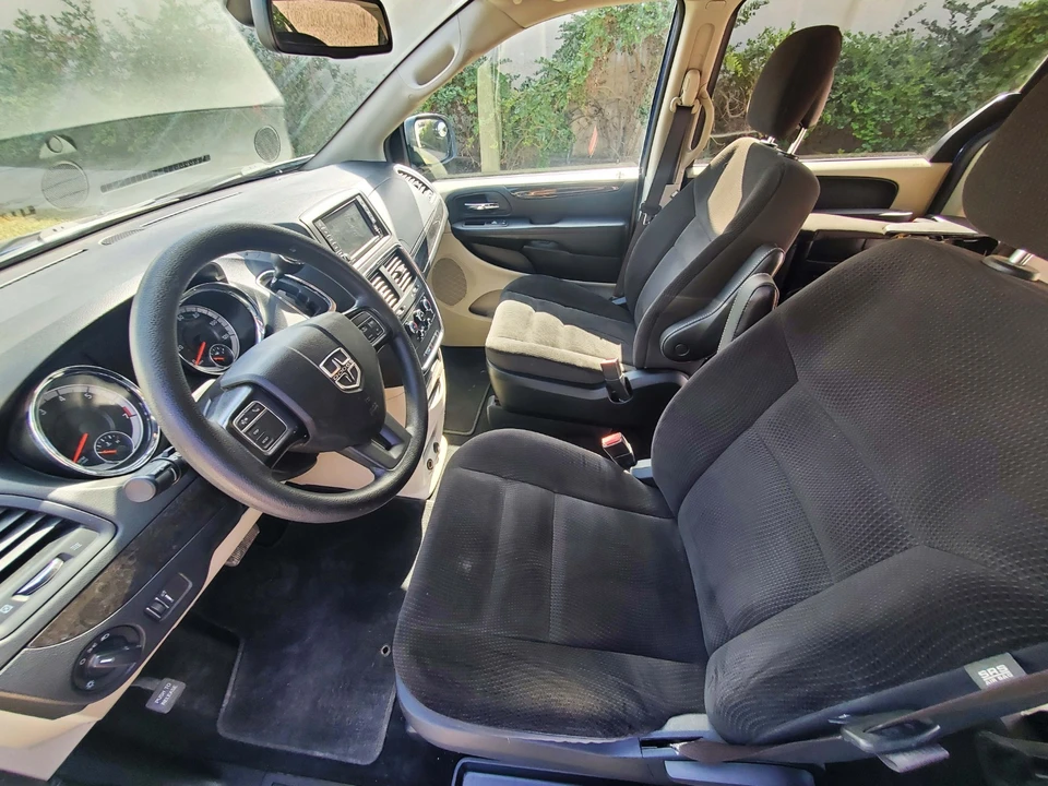 2019 Dodge Caravan - Image 17 of 21