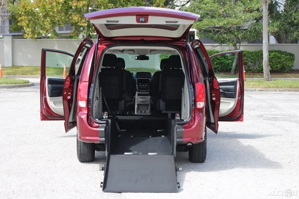 2019 Dodge Caravan - Image 6 of 21