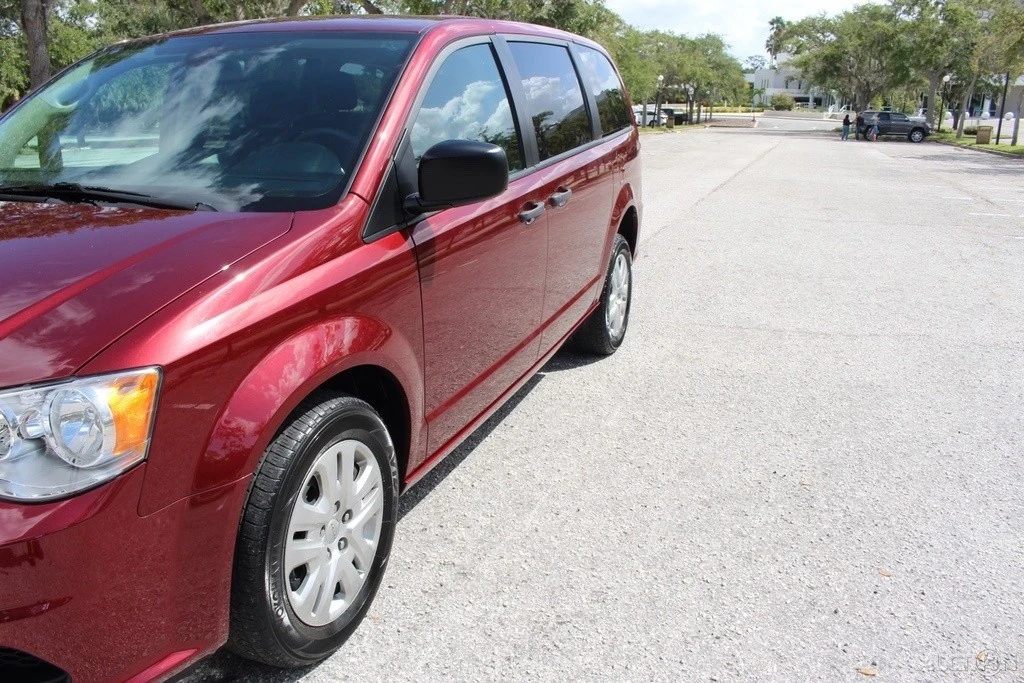 2019 Dodge Caravan - Image 19 of 21