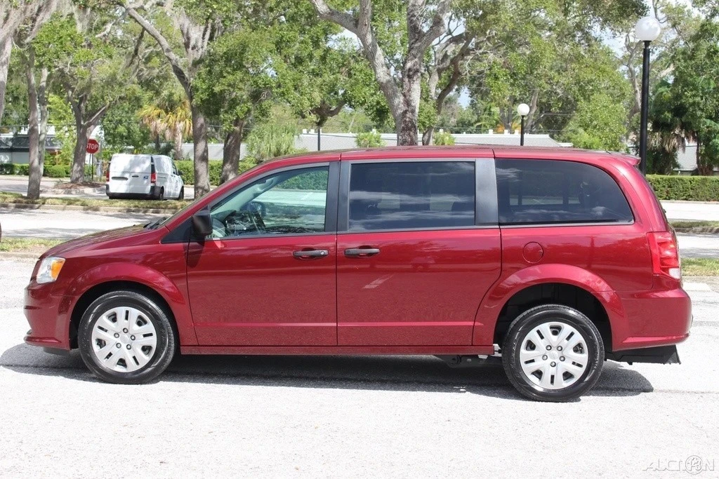 2019 Dodge Caravan - Image 12 of 21