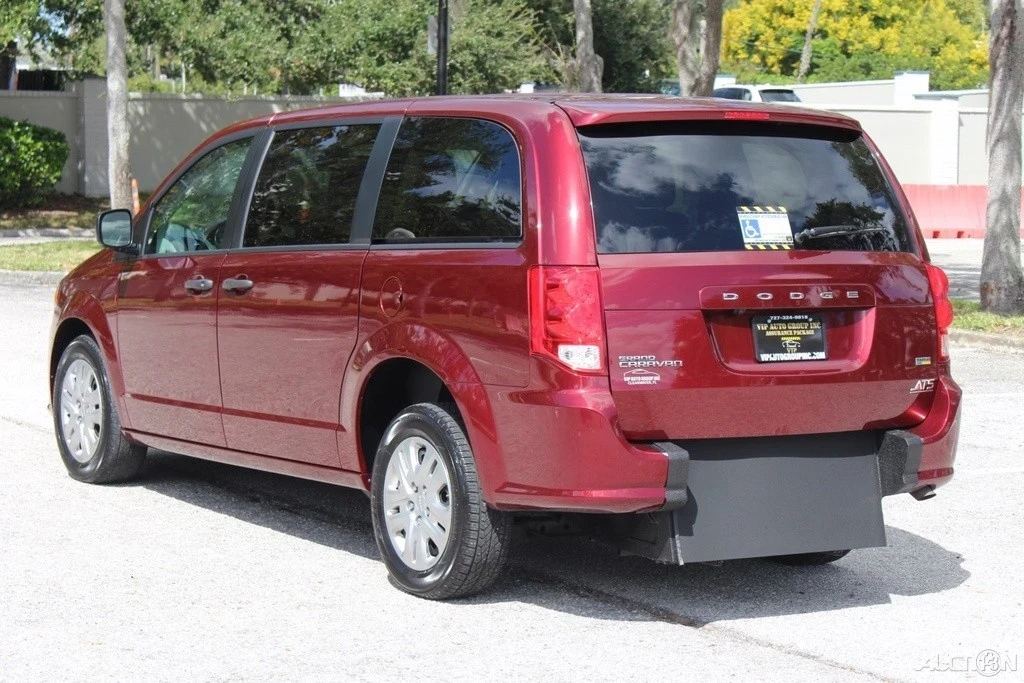 2019 Dodge Caravan - Image 13 of 21