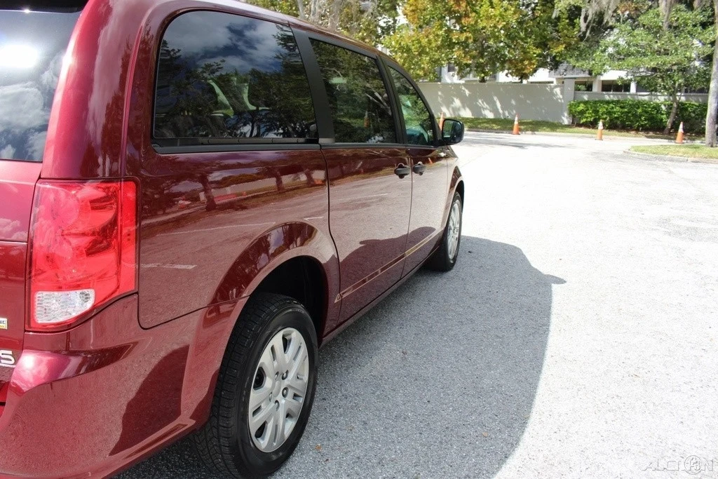 2019 Dodge Caravan - Image 18 of 21