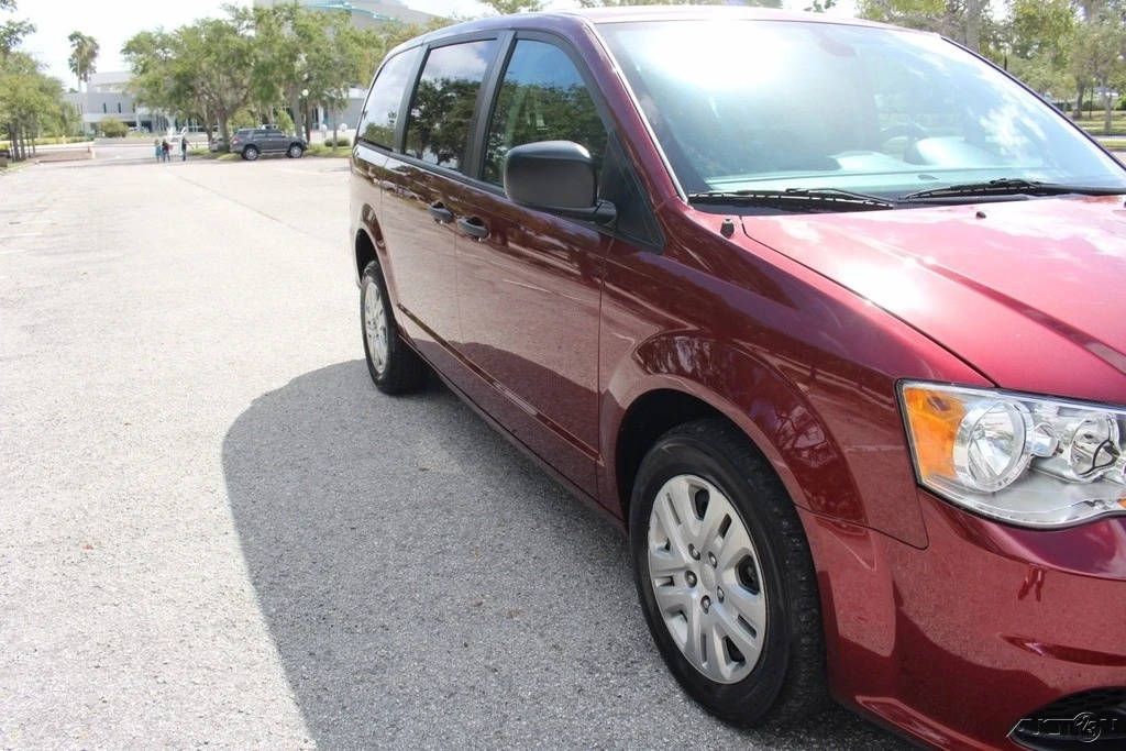 2019 Dodge Caravan - Image 17 of 21