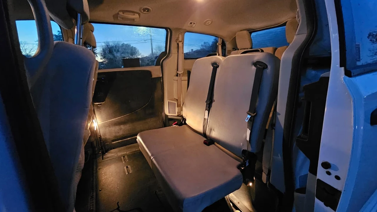 2019 Dodge Caravan - Image 12 of 16