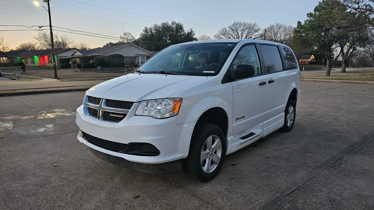 2019 Dodge Caravan - Image 7 of 16