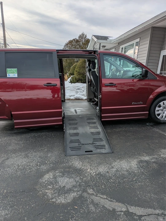 2019 Dodge Caravan - Image 5 of 10