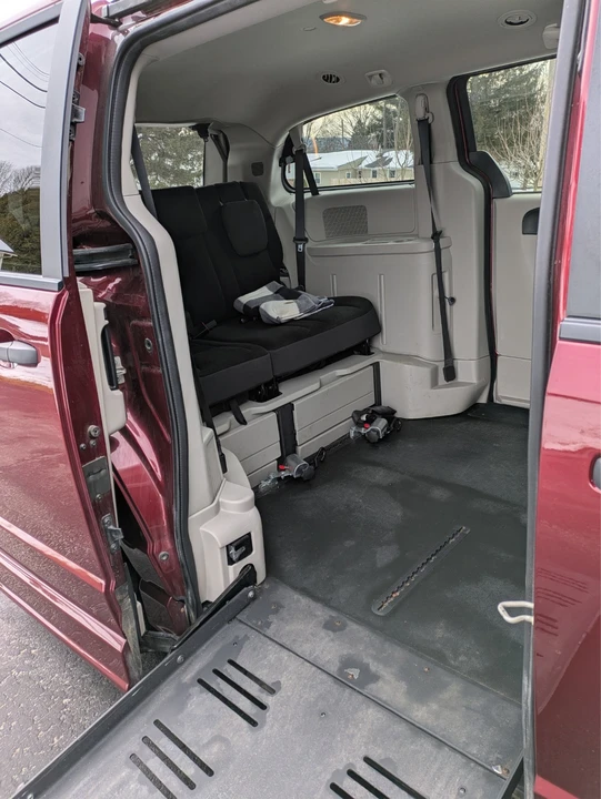 2019 Dodge Caravan - Image 3 of 10