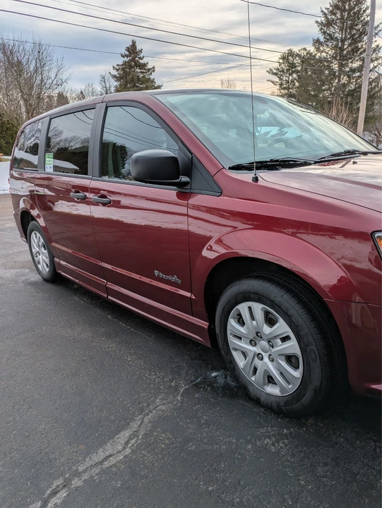 2019 Dodge Caravan - Image 7 of 10