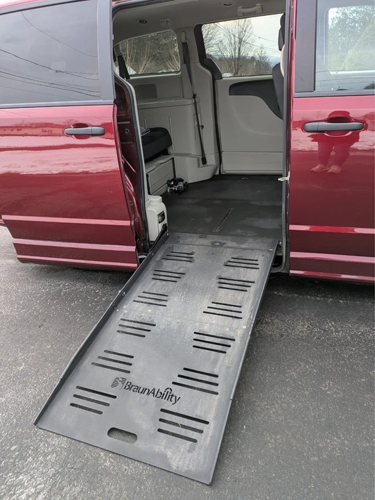 2019 Dodge Caravan - Image 4 of 10