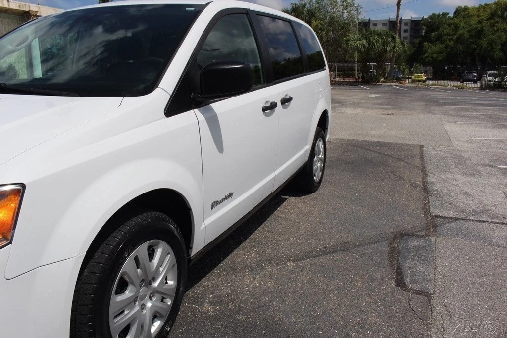 2019 Dodge Caravan - Image 19 of 21