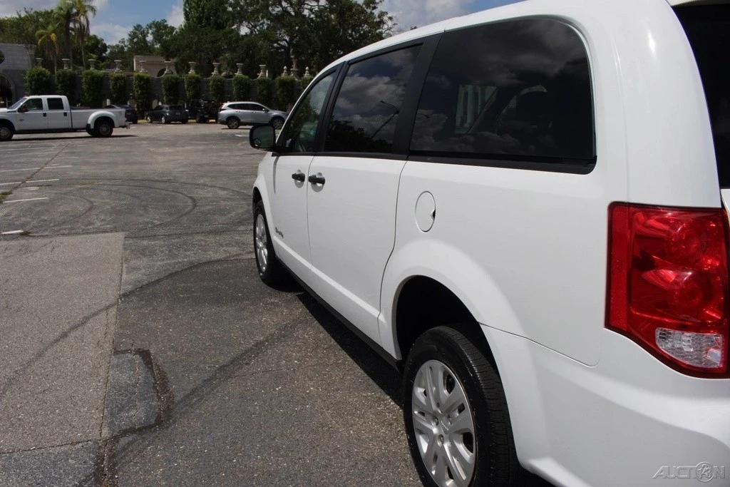 2019 Dodge Caravan - Image 20 of 21