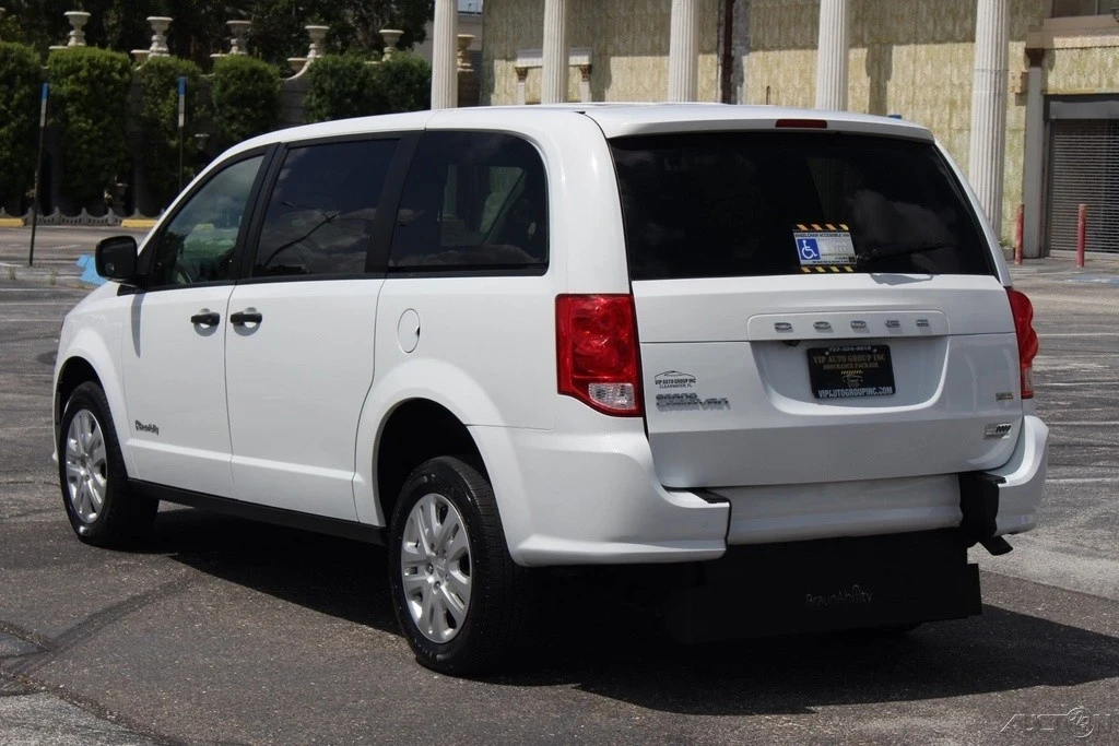 2019 Dodge Caravan - Image 12 of 21