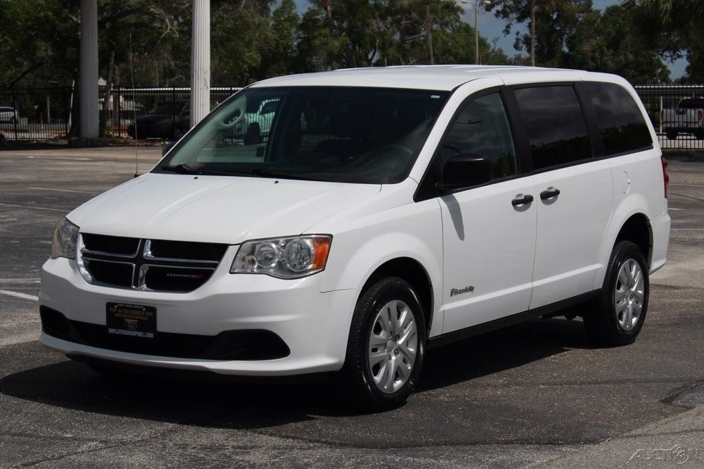 2019 Dodge Caravan - Image 10 of 21