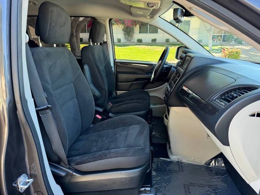 2019 Dodge Caravan - Image 9 of 16