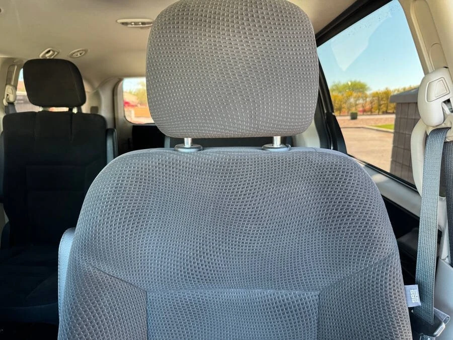 2019 Dodge Caravan - Image 10 of 16