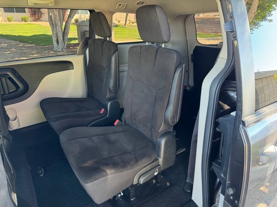 2019 Dodge Caravan - Image 12 of 16