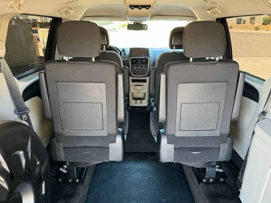 2019 Dodge Caravan - Image 11 of 16