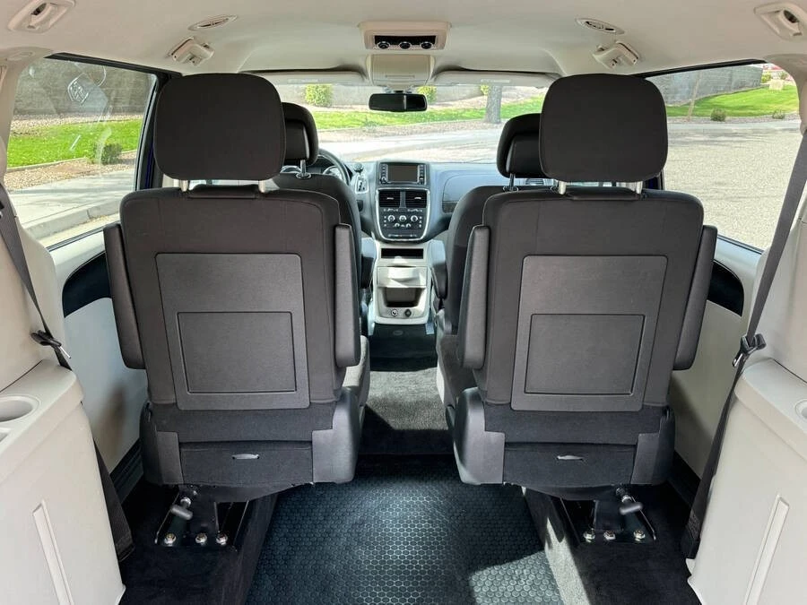 2019 Dodge Caravan - Image 12 of 16