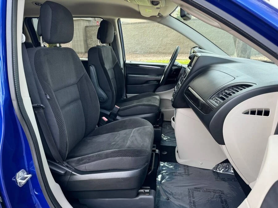 2019 Dodge Caravan - Image 9 of 16
