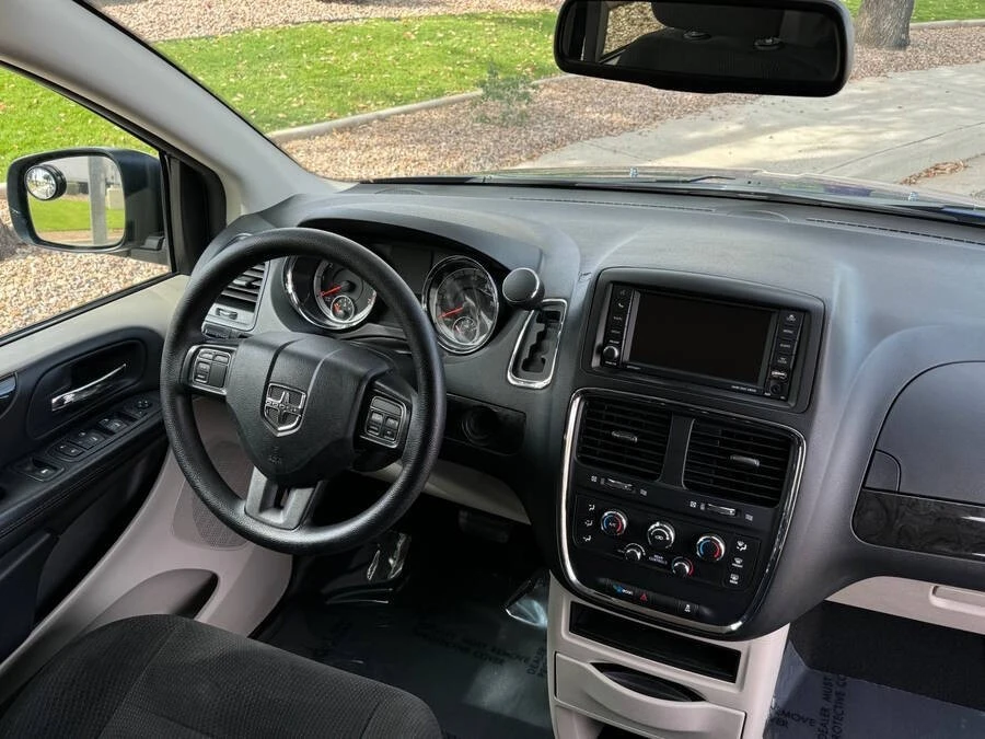2019 Dodge Caravan - Image 7 of 16
