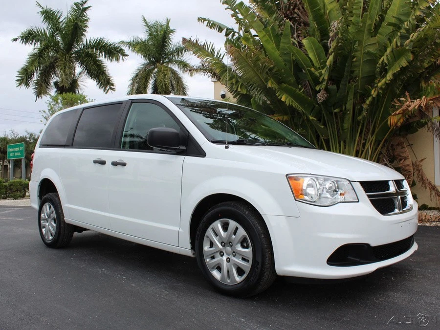 2019 Dodge Caravan - Image 3 of 12