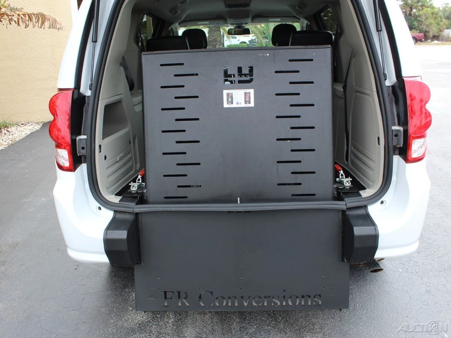 2019 Dodge Caravan - Image 12 of 12