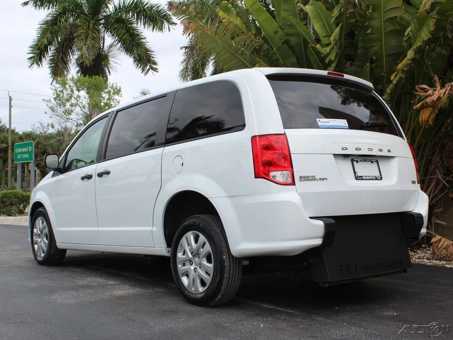 2019 Dodge Caravan - Image 8 of 12