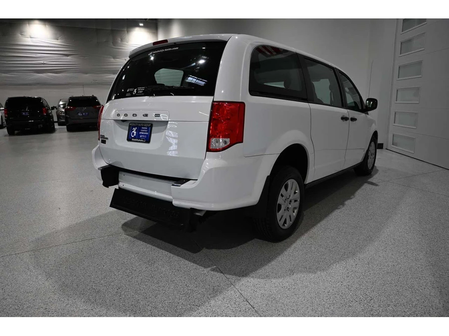 2019 Dodge Caravan - Image 6 of 12