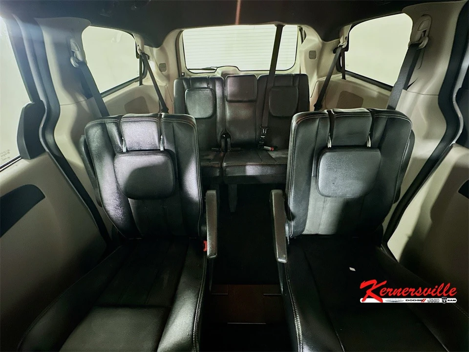 2019 Dodge Caravan - Image 13 of 21