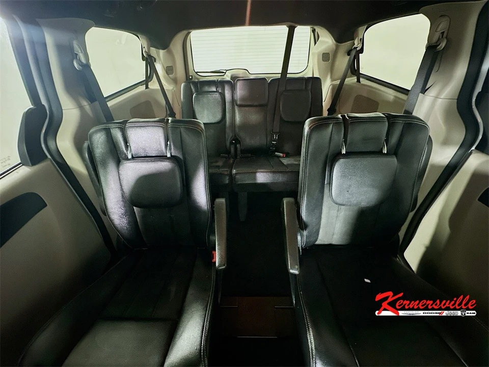 2019 Dodge Caravan - Image 13 of 21