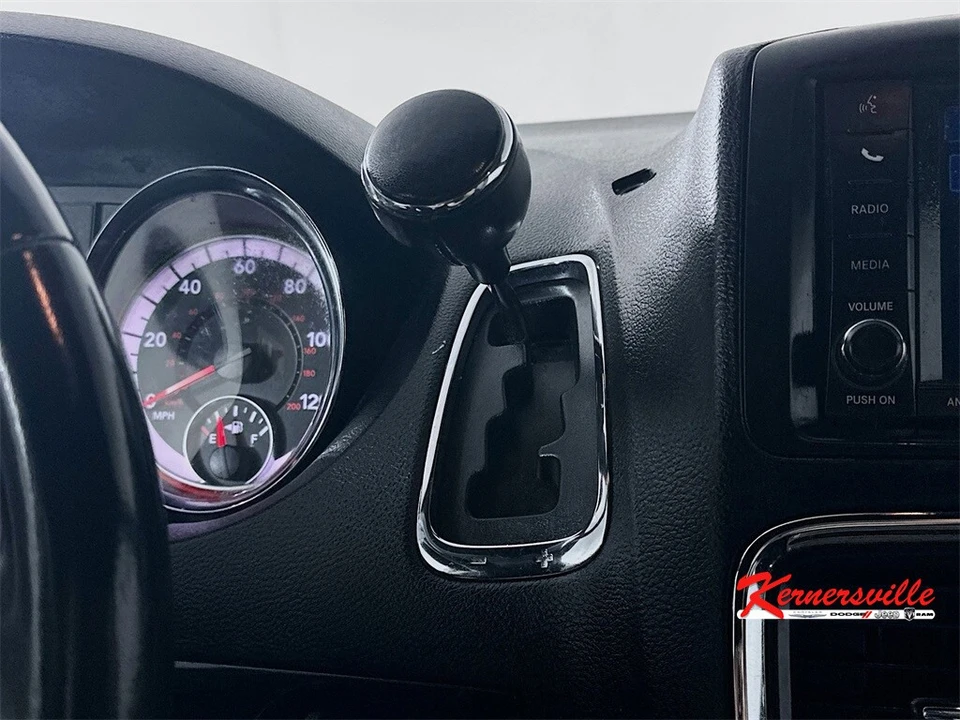 2019 Dodge Caravan - Image 16 of 21