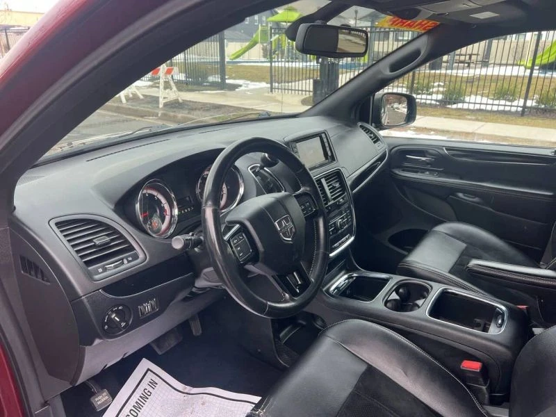 2019 Dodge Caravan - Image 10 of 12