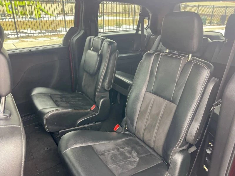 2019 Dodge Caravan - Image 11 of 12