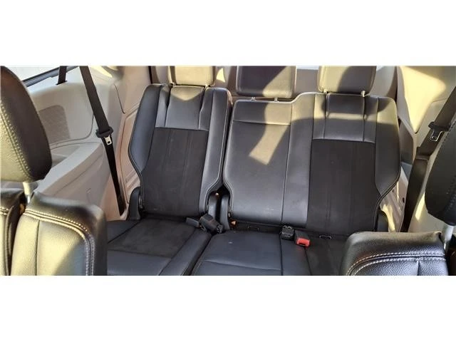 2019 Dodge Caravan - Image 16 of 21