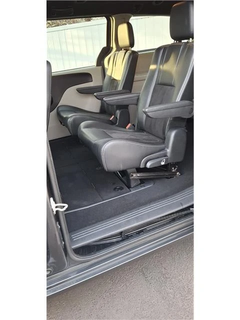 2019 Dodge Caravan - Image 15 of 21
