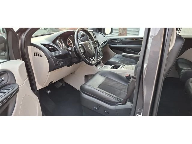 2019 Dodge Caravan - Image 10 of 21