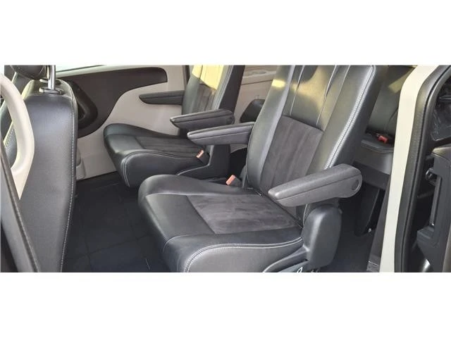 2019 Dodge Caravan - Image 14 of 21