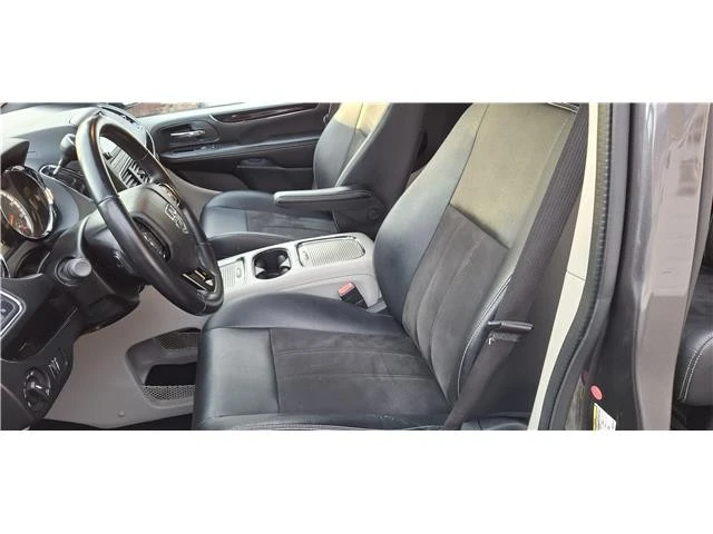 2019 Dodge Caravan - Image 13 of 21
